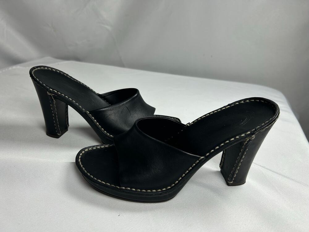 Tod’s black leather slip on heel contrast stitching women’s Size 5.5